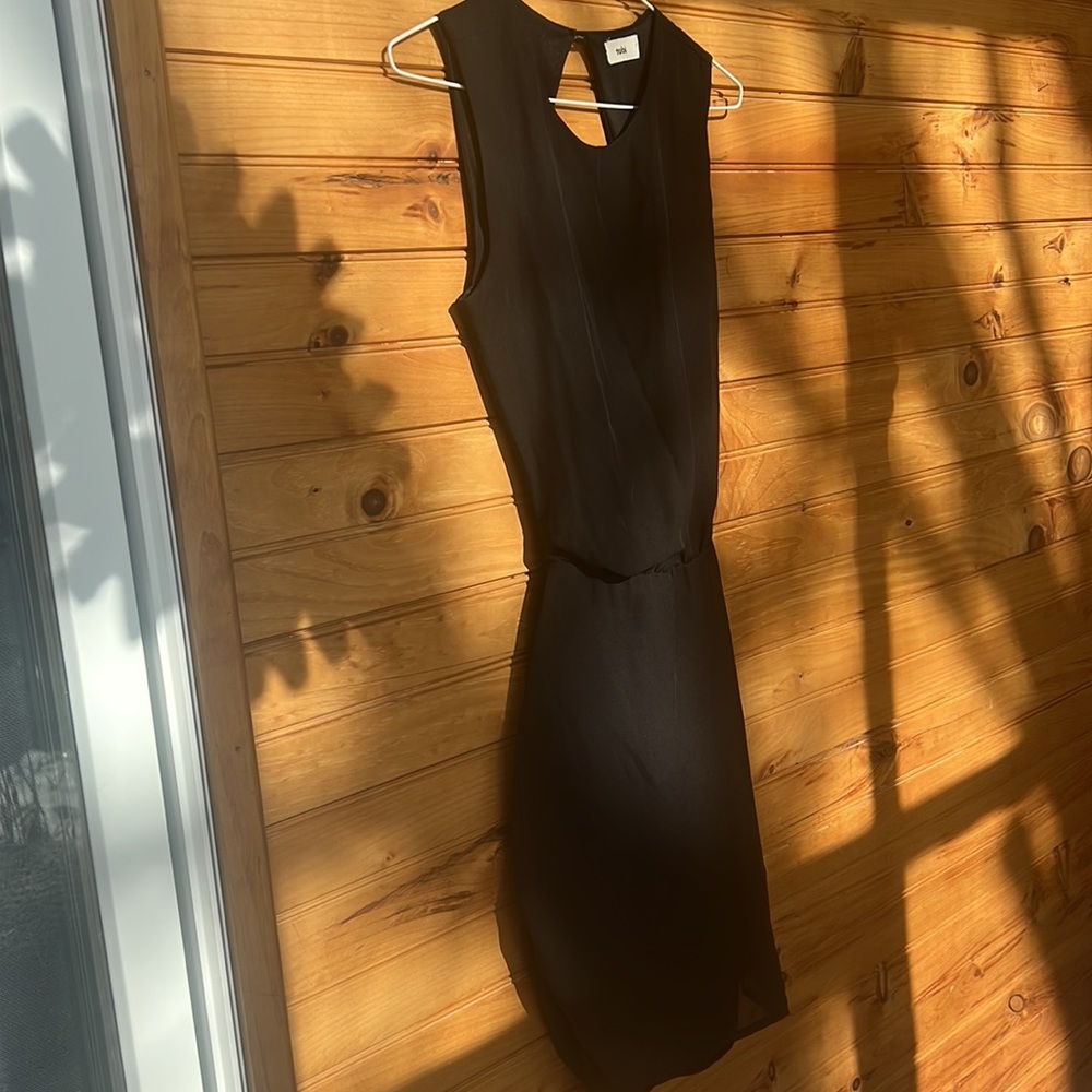 Backless dress - Picture 3 of 4